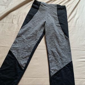 Black and grey workout leggings